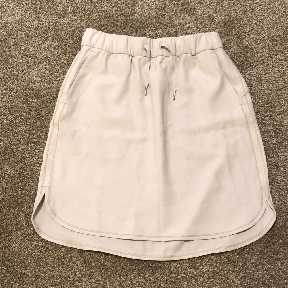 Lululemon On The Fly Skirt Size 8 Silverstone